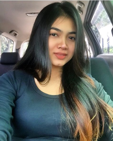 Mira Filzah Free Hair, Arabian Beauty Women, B Fashion, Beautiful Muslim Women, Hottie Women, Long Straight Hair, Hey Girl, Free Hair, Muslim Women