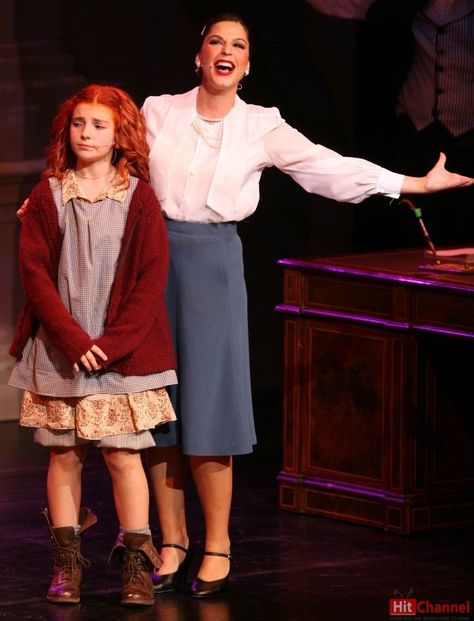 Annie and Grace Costume nice sweater color Grace Farrell Annie, Annie The Musical Costumes, Annie Musical Costumes, Grace Farrell, Orphan Annie Costume, Broadway Musicals Costumes, Annie On Broadway, Ann Reinking, Annie Play