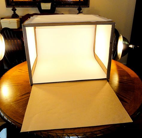 DIY lightbox for photographing small items- rad! Photo Light Box, Light Box Diy, Light Box Photography, Wood Block Crafts, Food Photography Tips, Diy Photography, Take Better Photos, Craft Room Organization, Photo Lighting