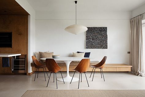 SEASIDE RETREAT — stef claes Tulip Dining Table, Est Living, Custom Shelving, Pierre Jeanneret, Terrazzo Flooring, Dining Nook, Room Table, Contemporary Interior, Wabi Sabi