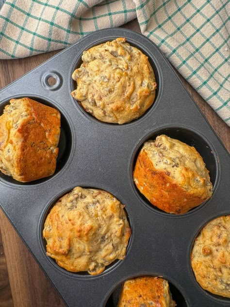 These easy high protein breakfast muffins are sweet, savory, and contain 16 grams of protein each! Perfect for meal prep and busy mornings. High Protein Breakfast Muffins, Healthy Protein Muffins, Protein Breakfast Muffins, Easy High Protein Breakfast, Savory Breakfast Muffins, High Protein Muffins, Macro Diet, Protein Pancake Mix, Protein Lunch