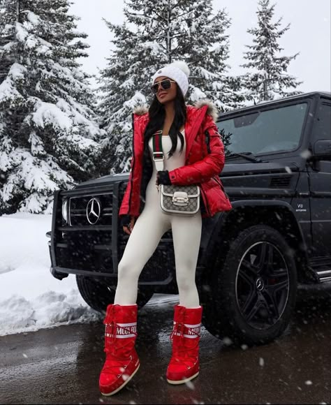 Courchevel Outfit, Outfit Snow Winter, Red Ski Outfit, Snow Outfits For Women, Minimalist Winter Outfit, Snow Fits, Ski Trip Outfit, Mia Mia Mine, Ski Clothes