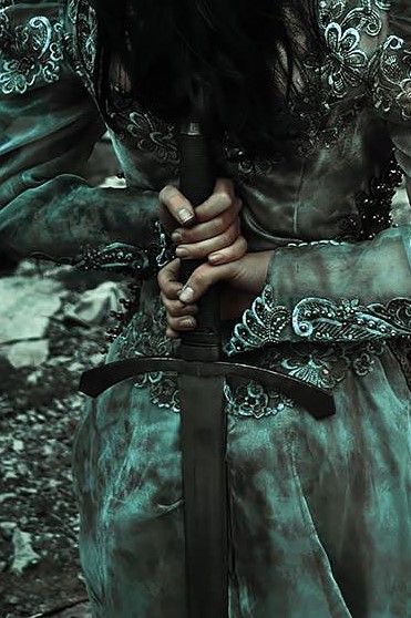 Ivar Vikings, Medieval Aesthetic, Istoria Artei, Yennefer Of Vengerberg, Queen Aesthetic, Royalty Aesthetic, Royal Aesthetic, Fantasy Magic, Slytherin Aesthetic