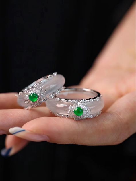 Chinese Wedding Ring, Jade Jewelry Design, Chinese Ring, Jade Engagement Ring, Ethereal Jewelry, Verde Jade, Pretty Jewelry Necklaces, Chinese Jewelry, Wedding Jewellery Collection