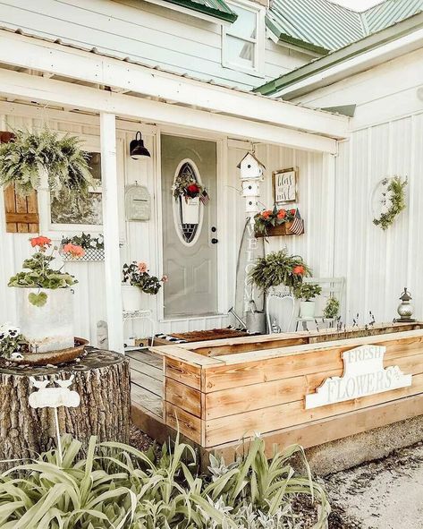 Diy Wood Planter Box, Porch Planter, Diy Carport, Faux Fireplace Mantels, Front Porch Planters, Fireplace Mantel Surrounds, Diy Planter, Porch Planters, Diy Planter Box