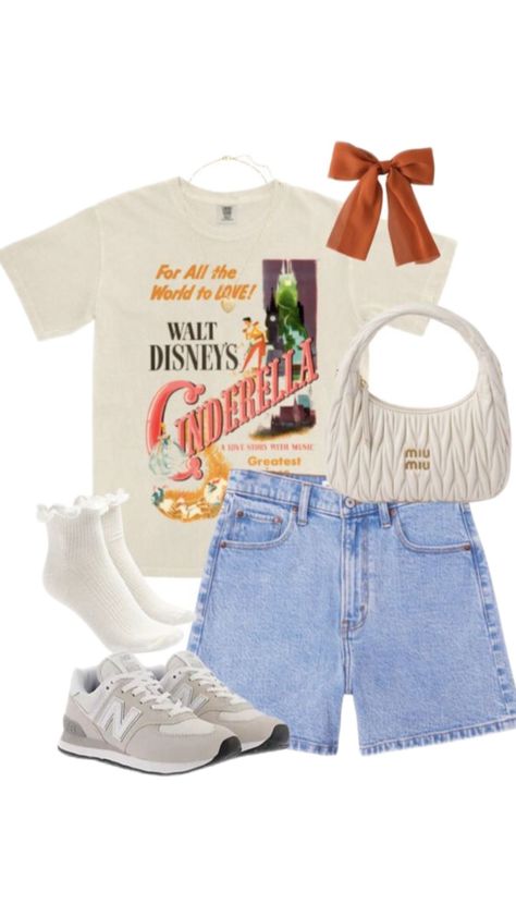 Disney Spring Outfits Women, It Girl Disney Outfit, Teen Girl Disney Outfits, Aesthetic Disney World Outfits, Aesthetic Disneyland Outfits, Girly Disney Outfits, Disney World Fall Outfits, Cinderella Disney Outfit, Disney Fall Outfit