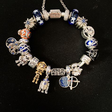 Themed Pandora Bracelet, Pandora Star, Pandora Bracelet Charms Ideas, Pandora Charms Disney, Girly Bracelets, Pandora Bracelet Designs, Star Wars Jewelry, Fandom Jewelry, Pandora Collection