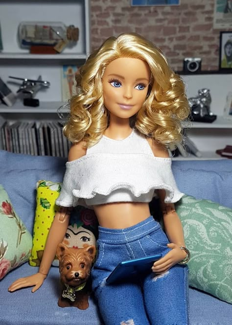 Barbies Pics, Custom Barbie, Barbie Doll Set, Barbie Diorama, Diy Barbie Clothes, Barbie Fashionista Dolls, Barbie Family, Barbie Dress Fashion, Barbie Hair