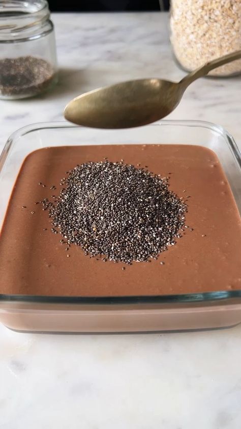 Banana Peanut Butter, Chocolate Chia Pudding, Light Breakfast, Chocolate Smoothie, Healthy Bites, Super Yummy, Chocolate Pudding, Chia Pudding, Easy Chocolate