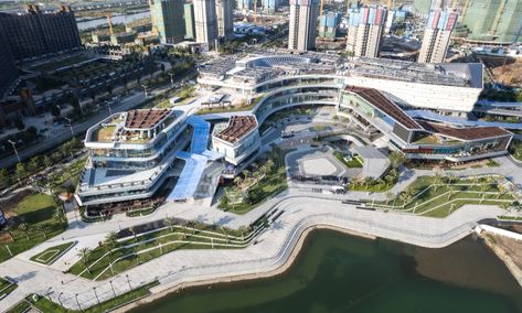 10 Design Completes Lakefront Shopping Mall in Zhuhai | 10 Design | Archinect Shopping Mall Design, Plaza Design, Shopping Mall Architecture, Tipografi 3d, Green Terrace, Architecture Practice, International Architecture, Commercial Complex, Mall Design