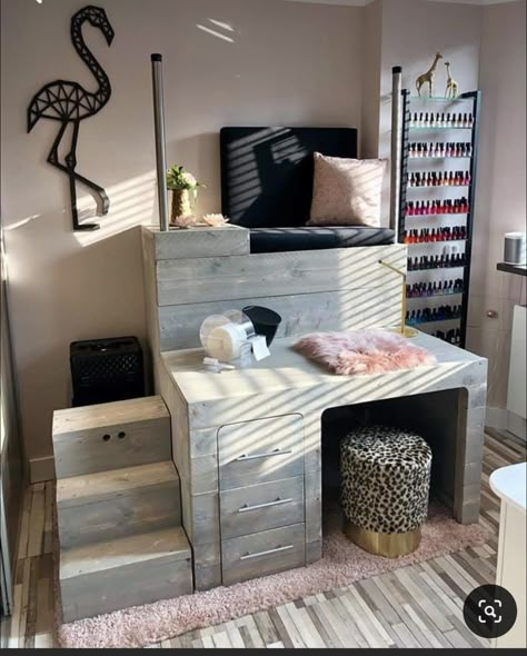 Pedicure Station, Nail Salon Interior Design, Ideas Salon, Tech Room, Nail Room Ideas, Nail Salon Ideas, Nail Salon Interior, Beauty Room Salon, Home Beauty Salon