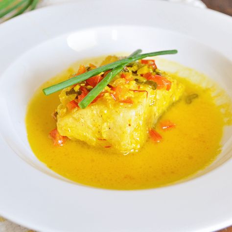 Spanish Cod with White Wine Saffron Sauce Recipe - Spain on a Fork Saffron Sauce Recipes, Saffron Sauce, Truffle Oil Recipes, Saffron Recipes, Roasted Baby Potatoes, Spanish Recipes, Spanish Dishes, Entree Recipes, Portuguese Recipes