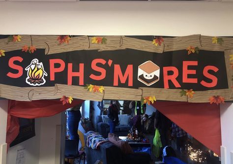 Spirit Week Banner Ideas, Homecoming Banners High School, Hoco Hallway Ideas, Freshman Class Banner Ideas, Sophomore Banner Ideas, Junior Hallway Themes, Sophomore Signs For Pep Rally, Sophomore Poster Ideas, Hallway Decorating Ideas School