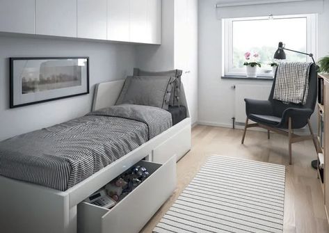 Small Bedroom Inspiration, Calming Interiors, Queen Of Sweden, Co Housing, Ikea Bed, Small Room Design, Two Bedroom Apartments, Spare Room, Modular Homes