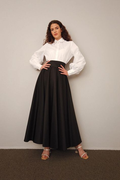 Full Length Black Pleated Skirt, Black Cotton Pleated Full Skirt, Pola Rok A Line Panjang, Black Full-length Flowing Pleated Skirt, Black A-line Pleated Maxi Skirt, White Blouse Dress, Black Voluminous A-line Maxi Skirt, Long Black Skirt, White Blouses