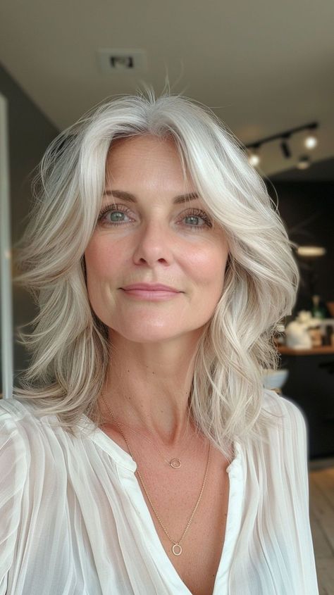 Womens Haircuts Medium, Stylish Haircuts, Bob Haircuts For Women, Haircuts For Women, Women Over 50, Medium Hair Cuts, Hairstyles For Women, Elegant Hairstyles, Cool Haircuts