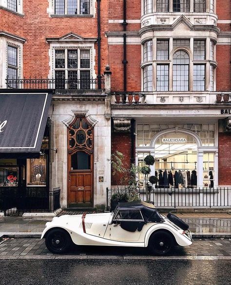 🌸🐰🌿🌸🐰🌿🌸🐰🌿🌸🐰🌿🌸 on Instagram: “#london #visitlondon #mayfair #moonstreet #architecture #england #visitengland #facade #facadelovers #winter #homedecor #shopping…” Architecture England, They See Me Rollin, Mayfair London, Instagram London, Visiting England, Visit London, Gap Year, See Me, Big Ben