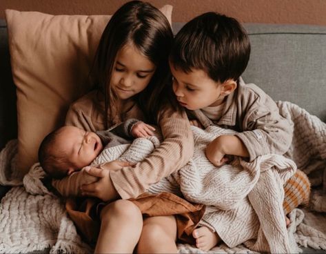 Newborn Family Pictures, Foto Newborn, Sibling Poses, Newborn Family Photos, Sibling Photos, Newborn Shoot, Newborn Lifestyle, Lifestyle Newborn, Newborn Photoshoot