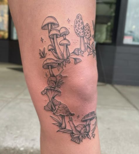 Fairy Ring Knee Tattoo, Fairy Circle Tattoo, Fairy Ring Tattoo, Kneecap Tattoo, Fairytale Tattoo, Garden Tattoos, Tattoos Mandala, Mushroom Tattoos, Fairy Ring