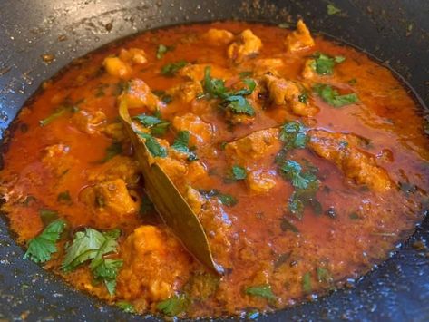 Pakistani Style Boneless Chicken Curry By Shai Ayoub Pakistan Food, Pakistani Dishes, Curry Night, Chicken Recipes Boneless, Curry Ingredients, Winter Dishes, Indian Chicken, Pakistani Style, Chicken Masala