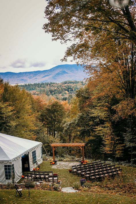 Fall Wedding Scenery, Small Vermont Wedding, New Hampshire Fall Wedding, October Wedding Venues, Autumn Wedding Venues Outdoor, East Coast Fall Wedding, Vermont Wedding Fall, Fall Vermont Wedding, Fall Intimate Wedding