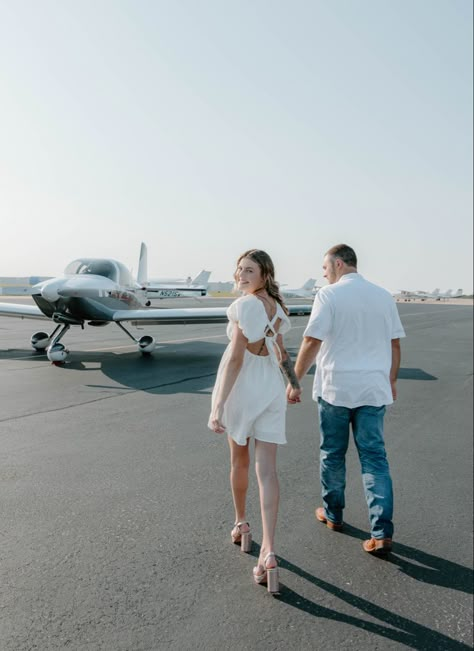 Aviation Engagement Photos, Airplane Couple Pictures, Pilot Engagement Photos, Airport Engagement Pictures, Airplane Engagement Pictures, Plane Engagement Pictures, Plane Photoshoot, Airport Couple, Plane Pics