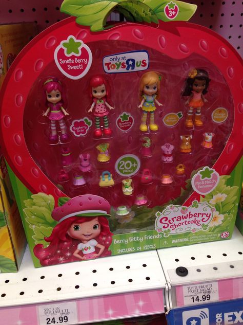 Strawberry shortcake berry bitty friends set Strawberry Shortcake Toys 2000, Strawberry Shortcake Stuff, Strawberry Shortcake Berry Bitty, Strawberry Shortcake And Friends, Strawberry Shortcake Toys, Raspberry Torte, Strawberry Shortcakes, Strawberry Shortcake Characters, Nostalgic Pictures