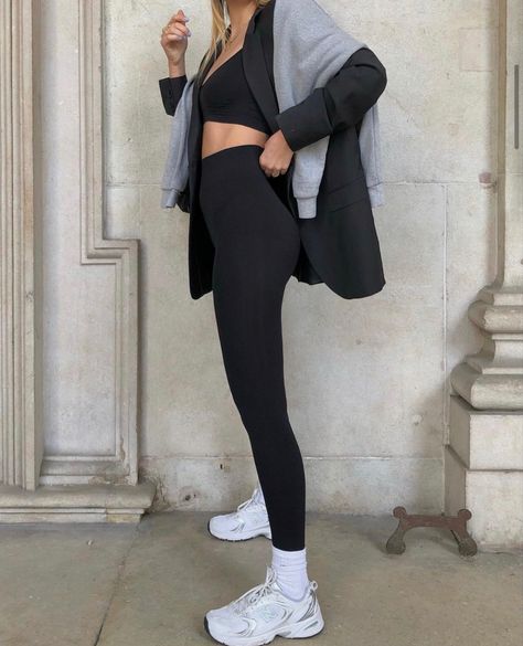 Nike Crew Socks Outfit Women, Styling Black Leggings, Crew Socks Outfit, New Balance 530 Outfit, Nb 530, New Balance Outfit, Dropshipping Store, Tee Shirt Fashion, Minimal Outfit