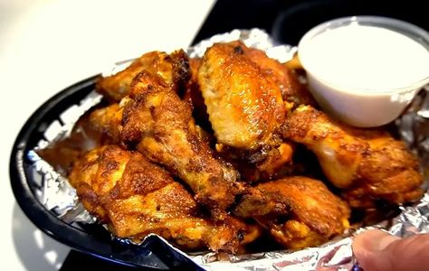 Pizza Hut Wings Recipe, Pizza Hut Wing Sauce Recipe, Pizza Hut Wings, Buffalo Wings Recipe, Marinated Chicken Wings, Easy Chicken Wing Recipes, Hot Wing Recipe, Wings Recipe Buffalo, Wing Sauce Recipes