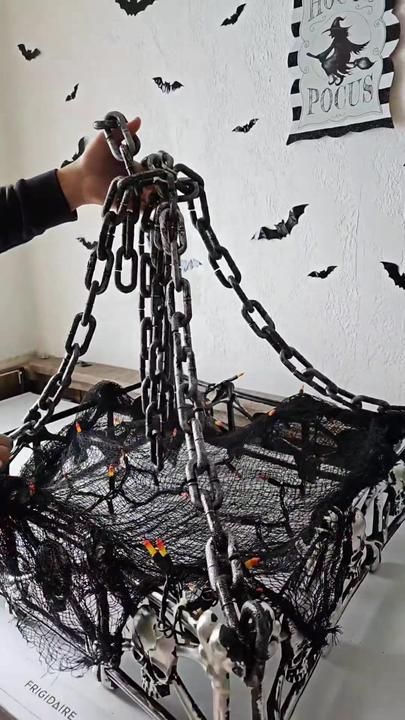 Spooky Chandelier Diy, Haunted Chandelier Diy, Dollar Tree Skull Fence Ideas, Diy Halloween Chandelier Ideas, Dollar Tree Halloween Chandelier Diy, Dollar Tree Halloween Yard Decor, Dollar Store Halloween Chandelier, Skeleton Chandelier Diy, Diy Chandelier Halloween