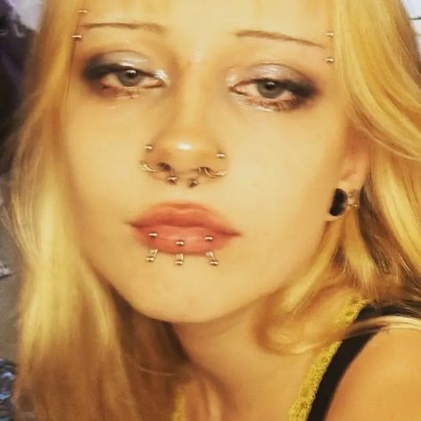 hollow_fangz Nostril Horseshoe Nose Rings, Horseshoe Nostril Piercing, Cool Nostril Piercings, Septum Jewelry In Nostril, Double Septum Piercing, Septum And Nostril Piercing, Septum And Nose Piercing, Septum Piercing Aesthetic, Pierced Girls