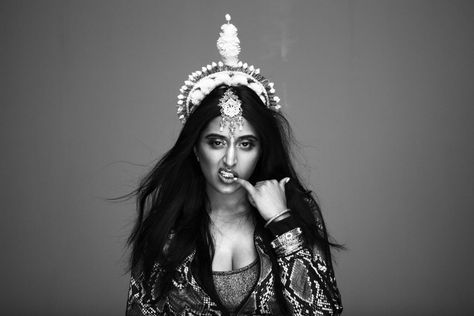 RAJA KUMARI - MUTE FT. ELVIS BROWN - https://www.youtube.com/watch?v=2oovwrCeP6E Raja Kumari, Mass Appeal, Global Desi, Indian Classical Music, Trending Songs, Rap Artists, Female Rappers, Nikko, American Rappers