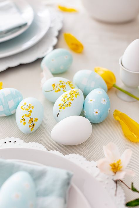 Simple Easter Table For a Small Gathering Easter Activities For Preschoolers, Tablescapes Simple, Easter Home Decor Ideas, Easter Porch, Easter Cookie Recipes, Easter Porch Decor, Easter Food Crafts, Baking Treats, Easter Candle