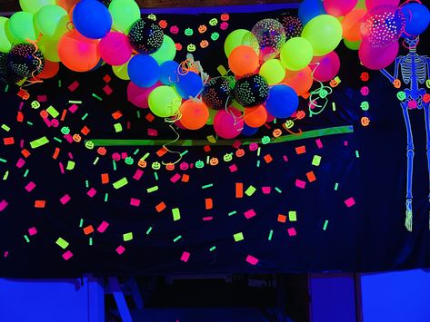 Fun neon decorations for a Glow Halloween Party using black lights Glow Party Decorations, Halloween Party Backdrop, Glow Halloween, Neon Decor, Neon Party, Glow Party, Neon Glow, Black Light, Glow In The Dark