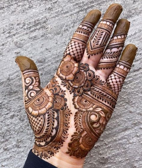 Unique Mehndi Designs Unique Mehndi Designs Palms, Palm Mehndi Design Unique, Henna Design Hand, Tikki Mehndi Design, Simple Mehendi, Tattoos Henna, Modern Mehndi, Palm Mehndi Design, Khafif Mehndi Design