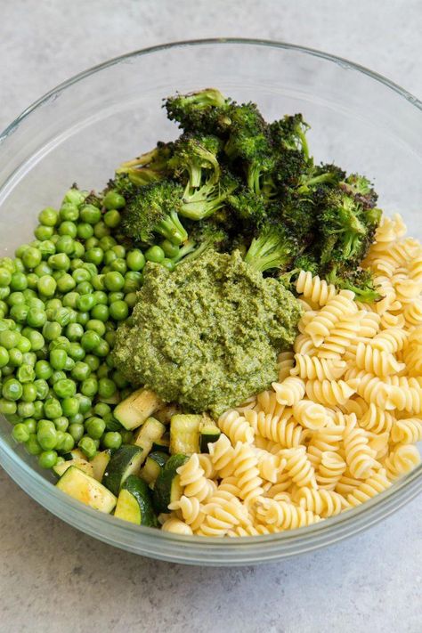 Vegetarian Meal Prep Lunches, Vegan Pasta Meals, Pesto Veggie Pasta, Easy Vegetarian Meal Prep, Pasta Meal Prep, Vegan Pesto Pasta Salad, Lunch For Work, Vegan Pasta Dish, Meal Prep Lunch