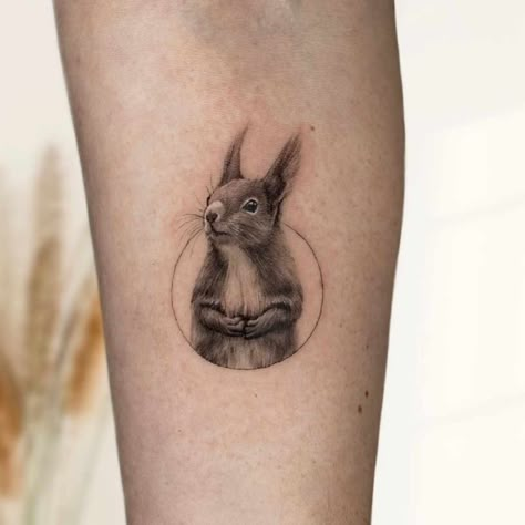 Squirrel Tattoo Ideas, Squirrel Tattoo, Flamingo Tattoo, Tier Tattoo, Rabbit Tattoo, Pawprint Tattoo, Scale Tattoo, Inspiration Tattoos, Geniale Tattoos