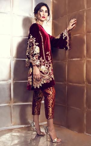 Maroon Velvet Suit with Pakistani Pant Pakistani Formal Dresses, Pakistani Couture, Velvet Dress Designs, Pakistani Designer Suits, Salwar Kamiz, Desi Clothes, Velvet Suit, Pakistan Fashion, Pakistani Bridal Dresses