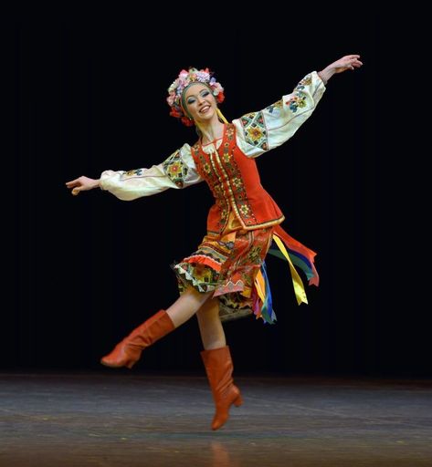 Dancing Pose Reference, Ukrainian Folklore, Spanish Costume, Dancing Pose, Character Dance, Ukrainian Dress, Dance Movies, Ukrainian Art, Folk Dance