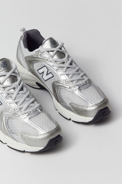 New Balance 530 Gray, Y2k Tech, Shoe Storage Hacks, Grey Matter, Grey New Balance, Shoes New Balance, Shoe Storage Solutions, Creative Shoes, Metallic Sneakers