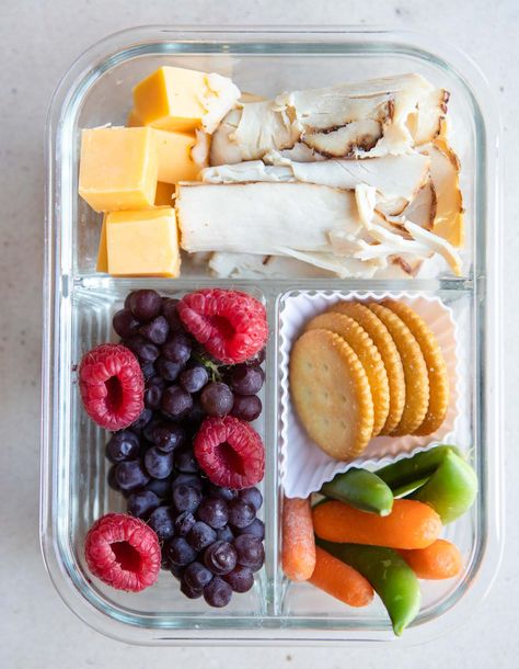 Need high protein meal prep ideas that are healthy and nourishing? These 8 meal prep lunches are exactly what you need! Well balanced meals, lower in calories than takeout, and fueled with protein, fruits and veggies, and plenty of flavor! They are all easy to prep and are a good mix of hot meals that reheat well, or cold packed lunches you can eat on the go. Easy, convenient, affordable and healthy, these high protein meal ideas will be added to your regular rotations! Healthy Meal Prep For Lunch At Work, Meal Prep No Heat Lunch High Protein, Balanced Lunch Ideas For Work, Meal Prep Protein Lunch, Small Protein Meals, Meal Prep Container Ideas, Healthy High Protein Breakfast Meal Prep, Healthy Packed Lunches For Adults, Nurse Meal Prep