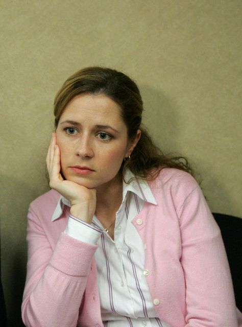 Jenna Fisher as Pam Beesly in The Office Pam Beasley Quotes, Jenna Fischer The Office, Pam Beasley Costume, Pam Beasley Aesthetic, Pam The Office Aesthetic, Pam Beesly Costume, Pam Beesly Aesthetic, Pam Beesly Icon, Pam Office