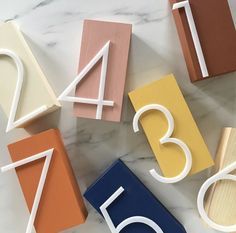 Wedding Retro, Tafel Decor, Retro Table, Retro Wedding, Wedding Show, Signage Design, Wedding Signage, Wedding Table Numbers, The Numbers