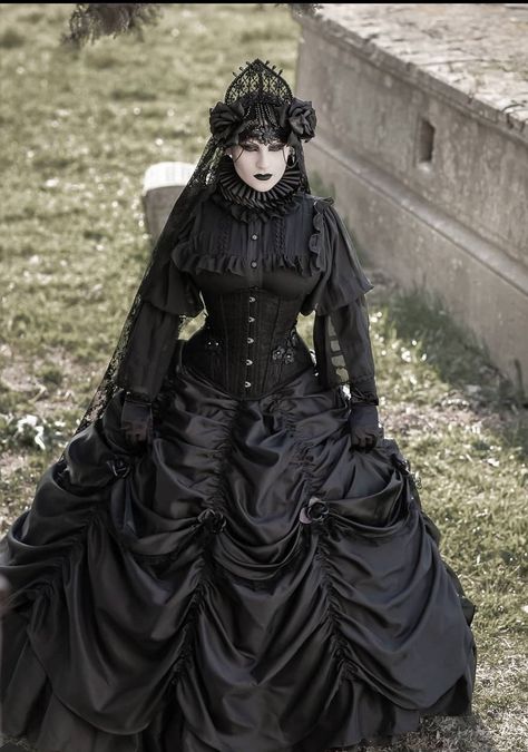 Goth Ball Gown, Victorian Gothic Dress, Goth Outfit Inspo, Dark Wedding Theme, Gothic Images, Gothic Princess, Fashion Decades, Victorian Costume, Victorian Goth