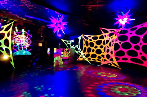 Nightclub 2 TEMP - UV Project Best Party Games, Party Games For Teens, Uv Party, Halloween Kids Costumes Girls, Disco Party Decorations, Blacklight Party, Bubble Party, Party Projects, Best Party