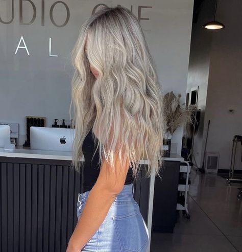 Bronde Balayage Icy, Ash Blonde With Root Shadow, Platinum Blonde Highlights On Dark Hair With Lowlights, Dark Roots Platinum Hair, Haircut With Extensions, Balayage Hair Platinum Blonde, Gray Platinum Hair, Bright Creamy Blonde Hair, Ashy Blonde Hair With Lowlights