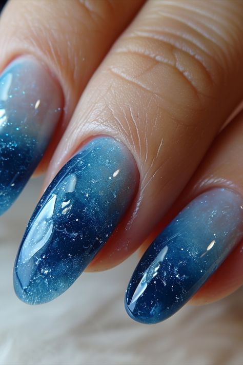 Blue Ombre Nails Navy Blue Ombre Nails, Azure Nails, Nail Designs Navy, Nails Design Classy, Blue Winter Nails, Round Nail Designs, Two Tone Nails, Blue Ombre Nails, Nails Ombre