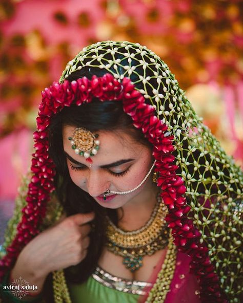 “Floral jewellery you have heard of , but a floral dupatta ? Yep ! Found this while browsing our app- which continues to surprise even us | Made by…” Flower Jewellery For Haldi, Bridal Ornaments, Fresh Flower Jewelry, Wedding Flower Jewelry, Desi Wedding Decor, Bride Floral, Real Flower Jewelry, Mehendi Design, Desi Wedding