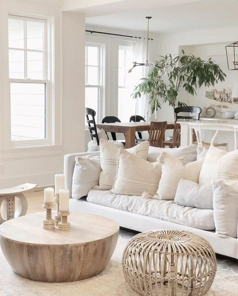 Coastal Interior Design: All White Beach House Decor | The Kuotes Blog White Beach House Decor, White House Interior, White Beach House, Boho Beach House, Coastal Interior Design, Room Organisation, Beach House Living Room, Beach House Interior Design, Coastal Interiors Design