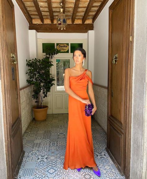 Orange Wedding Guest Outfit, Orange Wedding Guest Dress, Prom Dress Orange, Wedding Guest Dress Inspiration, Sheath Prom Dress, Wedding Guest Dress Trends, Spring Wedding Guest, Spring Wedding Guest Dress, Satin Ball Gown